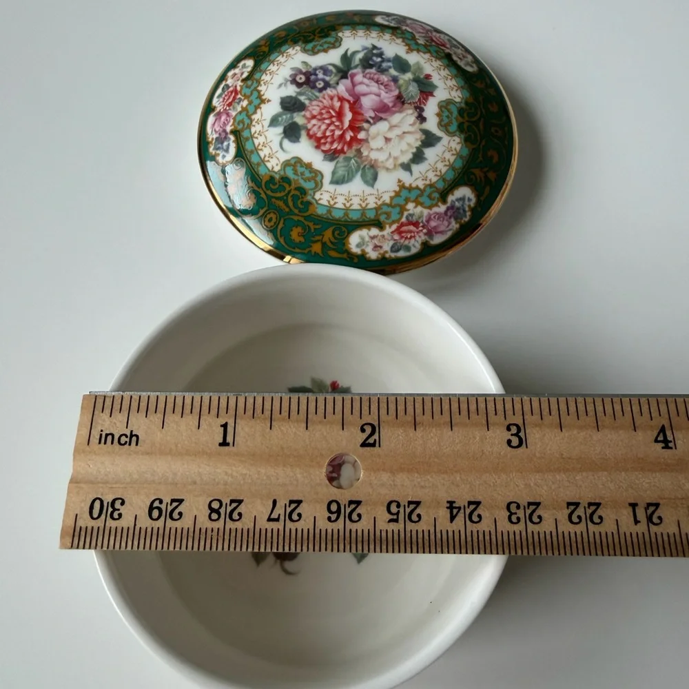 Vintage Porcelian Staffordshire FALCON CHINA Hand Crafted Floral Trinket Box
